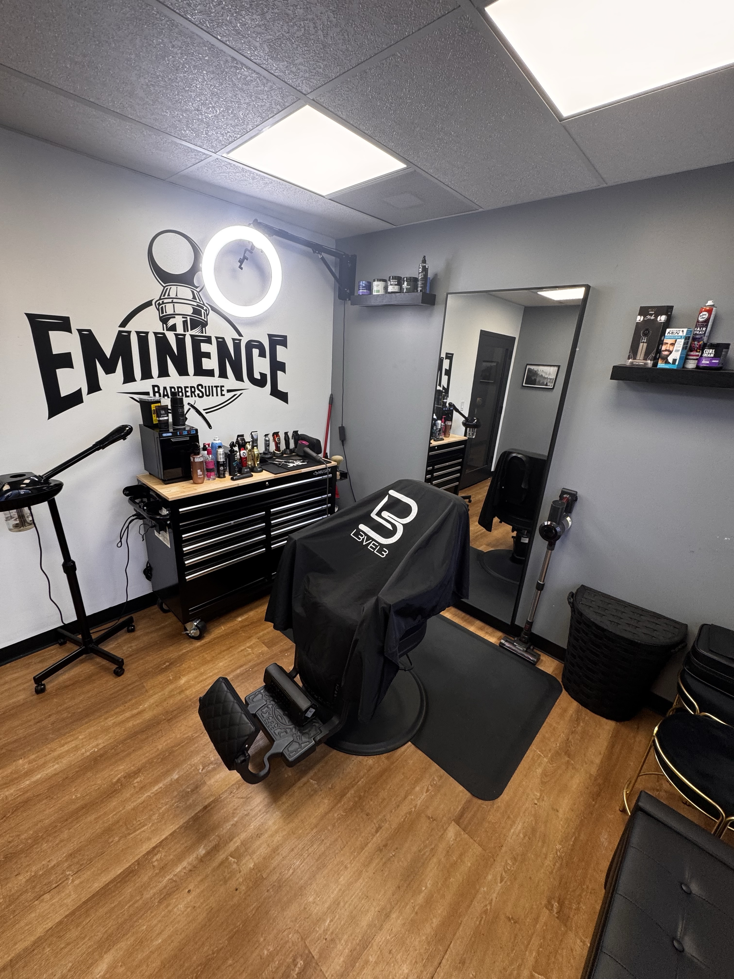 Eminence Barbersuite interior
